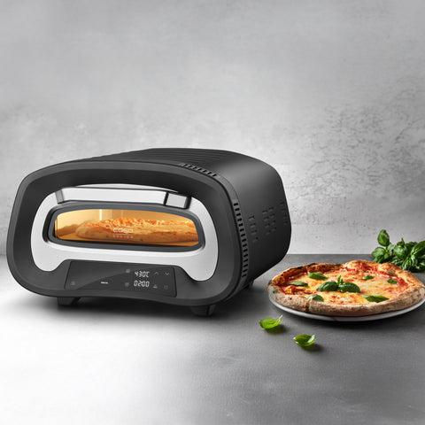 CASO PizzaChef 430° with a fresh pizza